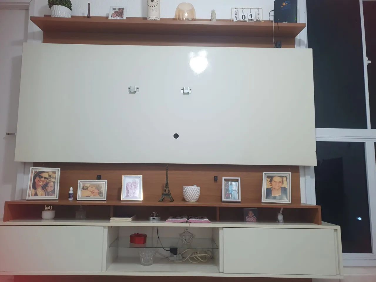 Rack com painel suspenso