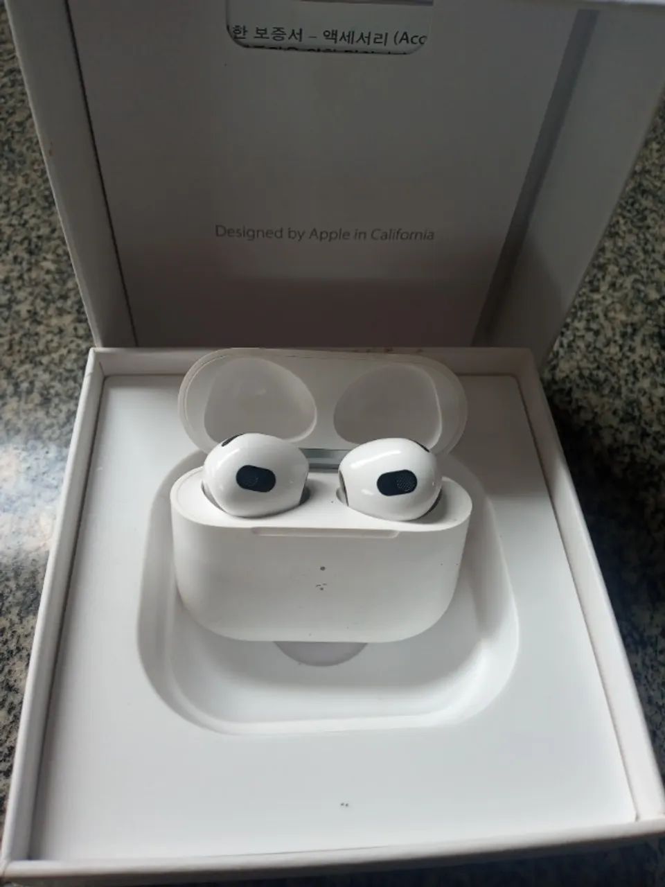 AIRPODS