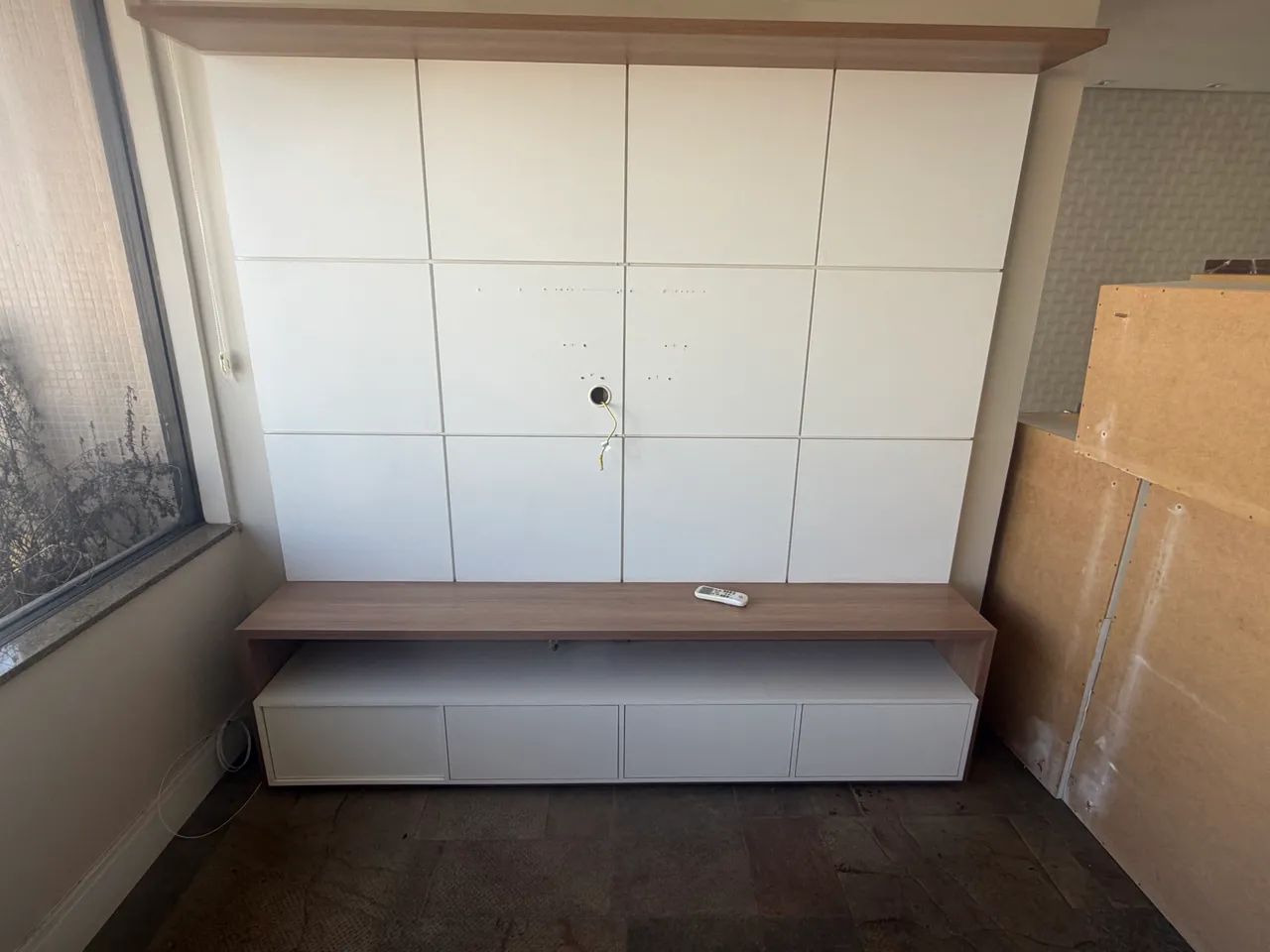 Rack para TV com painel e gavetas 2,20/2,10m