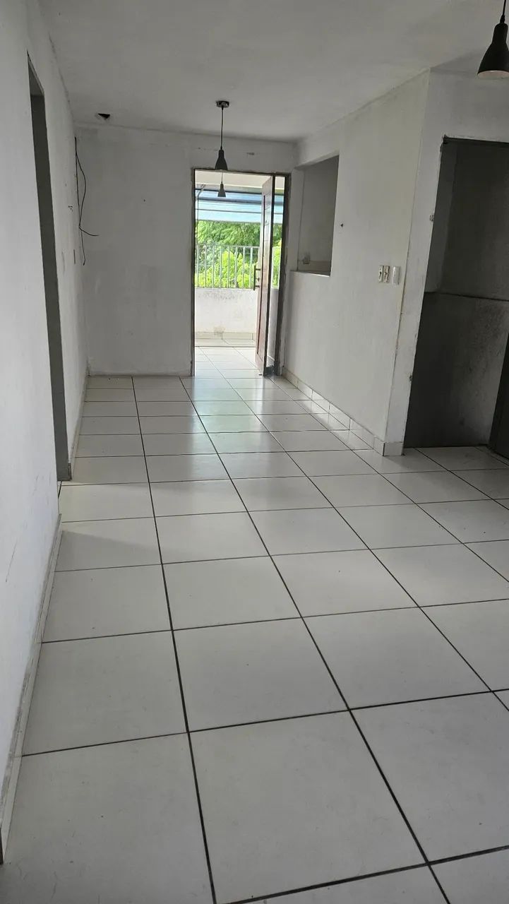 Vendo casa primeiro andar e 2 kitnets - Foto 3