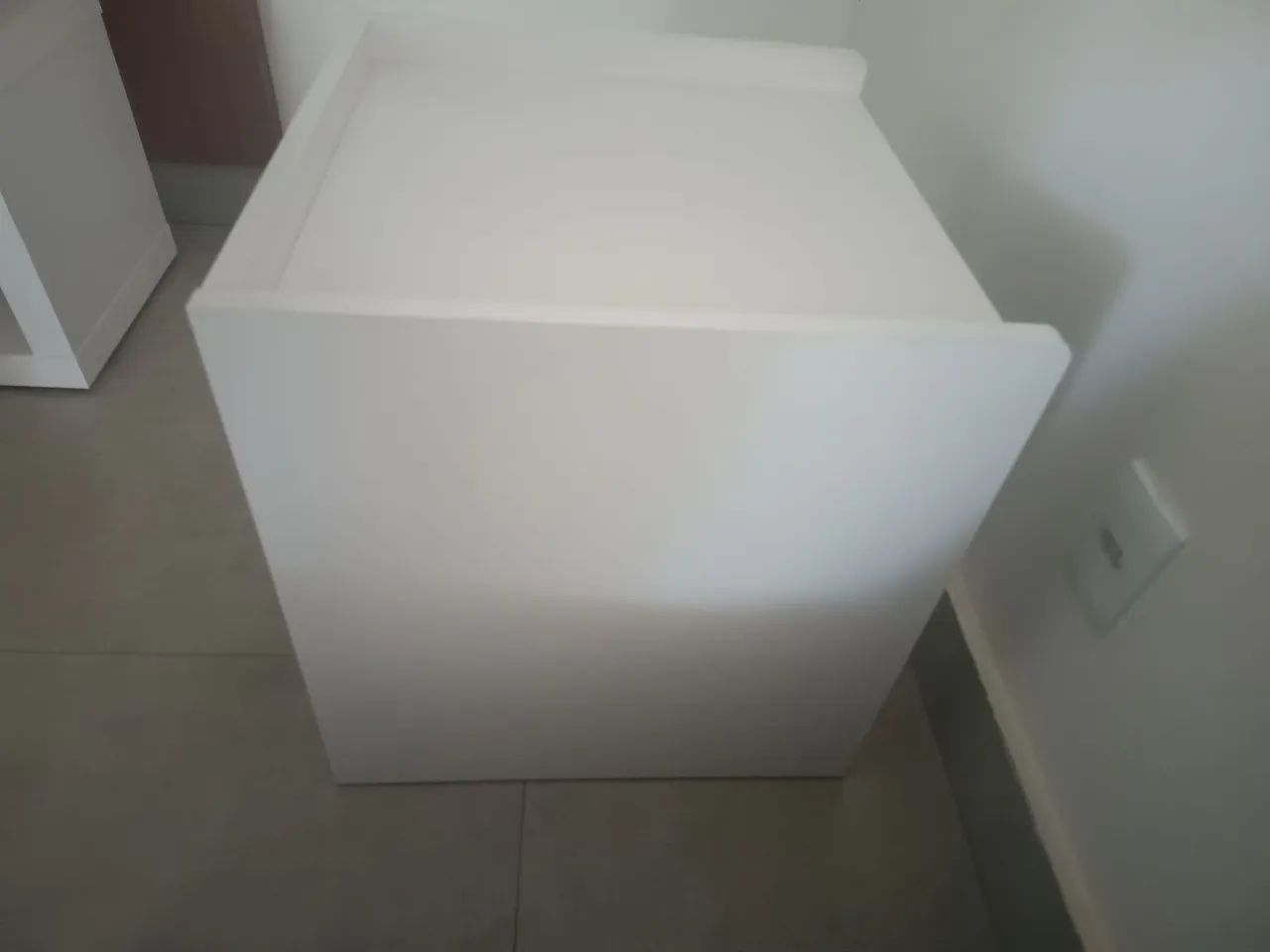 MESA LATERAL BRANCA  - Foto 3