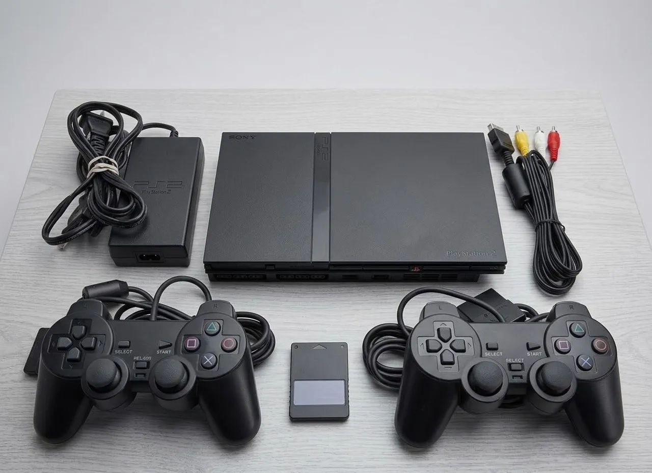 PS2 com garantia de 3 meses e 2 controles novos! 