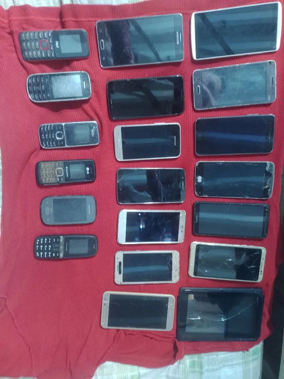 20 celulares e 1 tablet para consertar 