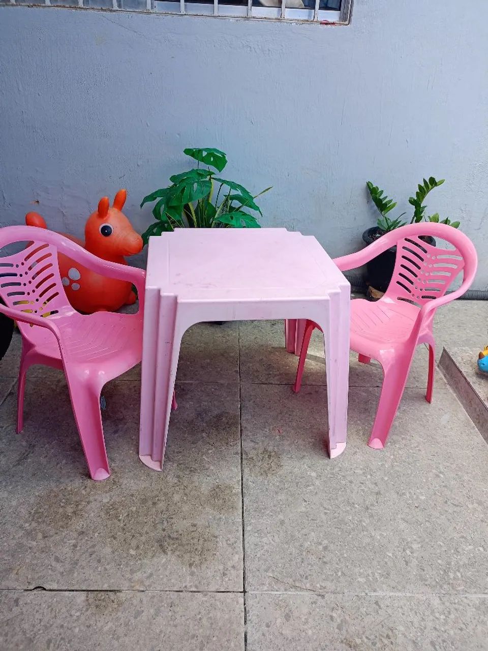 Mesa e cadeiras infantil 