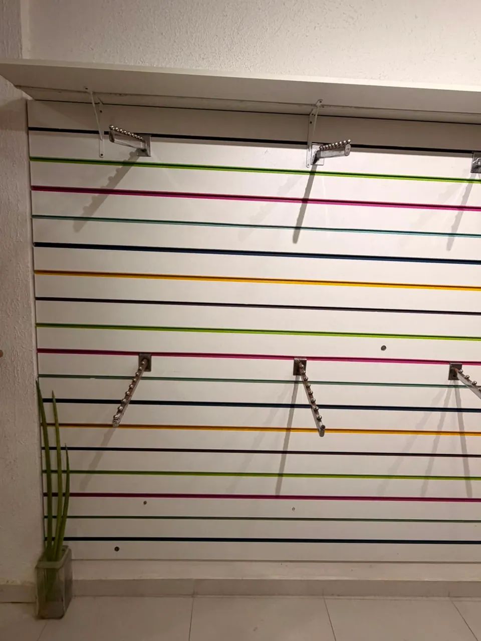 Painel de roupa loja - Foto 2