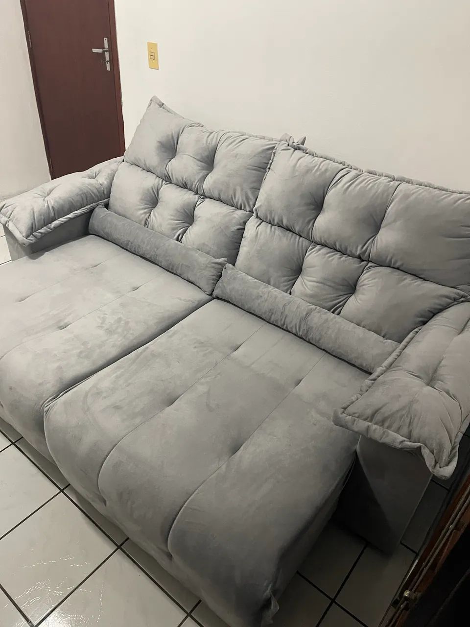 Sofá retrátil novo 