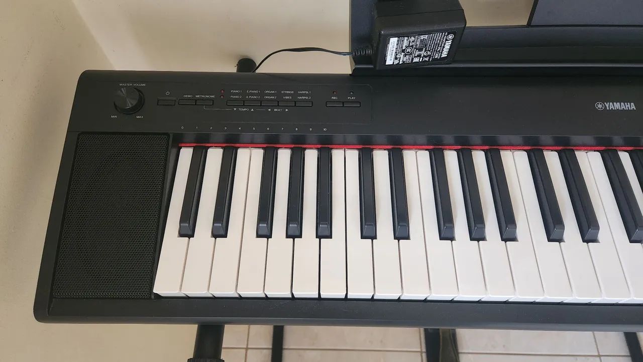 Piano Yamaha Piaggero NP-12 - Instrumentos musicais - Boqueirão
