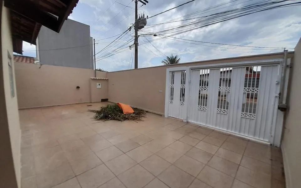 EXCELENTE CASA TERREA COM 4 QUARTOS - Foto 2