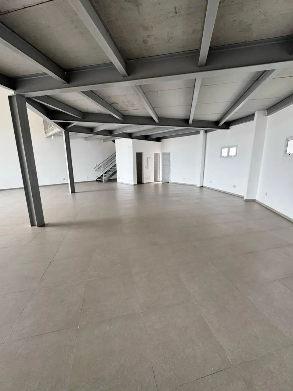 SALA COMERCIAL / LOJA C/ MEZANINO, 240 m2, CENTRO C. ITÁLIA, PROX COMPER JD ITÁLIA, PRÉDIO - Foto 3