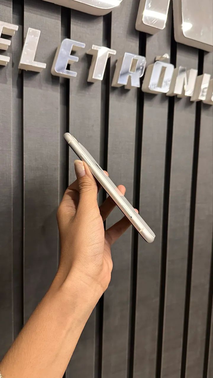 iPhone XR - 128GB branco - Foto 2