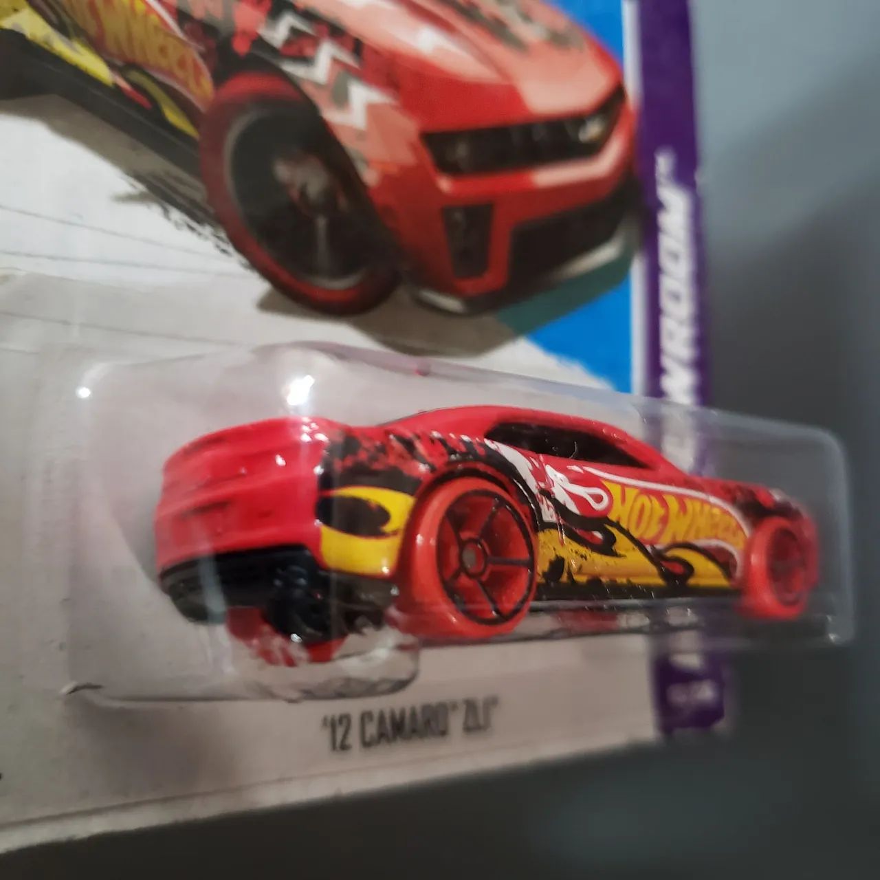 Miniatura Hot Wheels 12 Camaro ZL1 - Foto 2