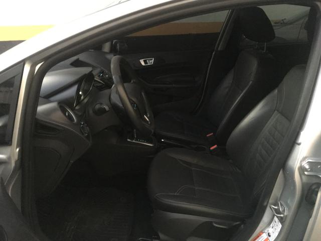 New Fiesta hatch Titanium automático com gnv 5 geração preço real - Foto 11