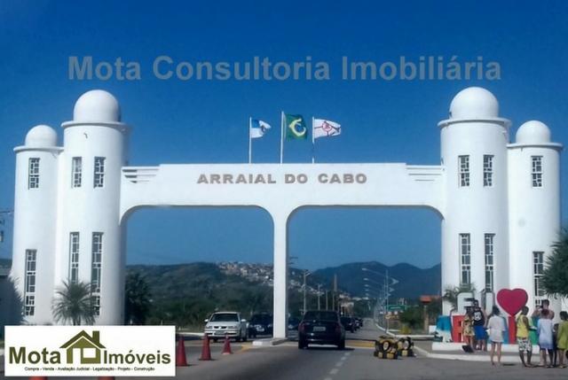 Mota Imóveis - Tem em Arraial do Cabo Terreno com Construção Casa em Condomínio - TE-113