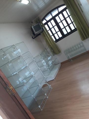 3 vitrines + mesa de vidro