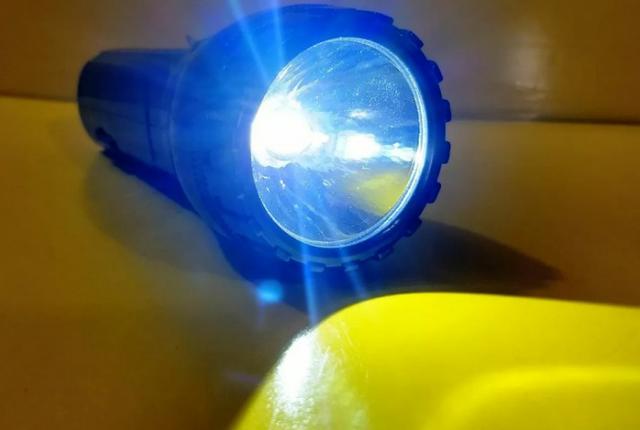 Lanterna Recarregavel 1 Led Mini Pequena Sq 3060 De Mao