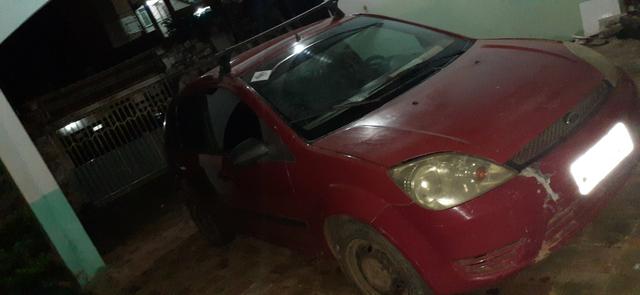 Vendo um Ford Fiesta Hatch vermelho - Foto 5