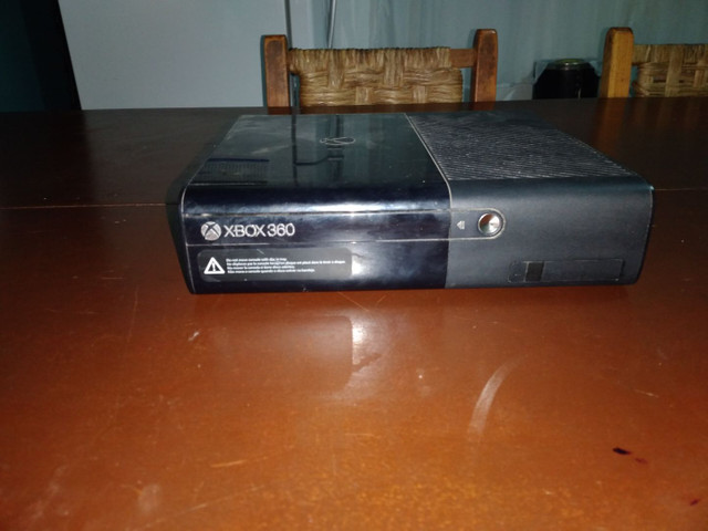 VENDO XBOX360 SEMI- NOVO COM KINECT