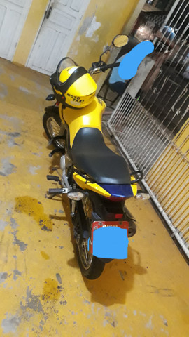 Vendo moto amarela 10.000