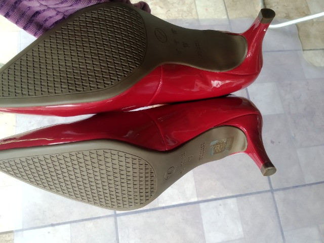 sapato via uno vermelho