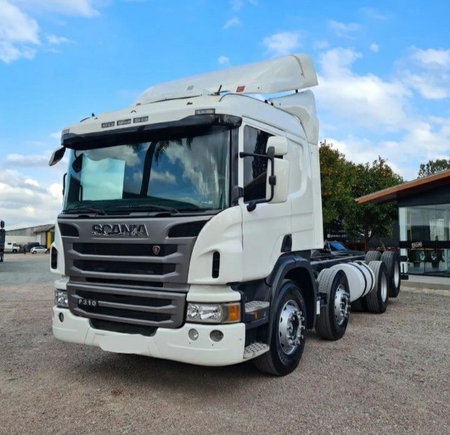 CAMINHÃO SCANIA P310 8X2