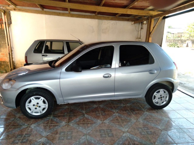 VENDO CELTA COMPLETO