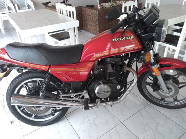 MOTO MODELO CB450 DE 84, RELÍQUIA.