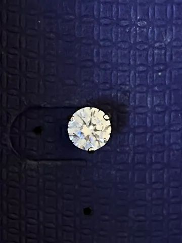 Brinco ponto de luz Swarovski - Foto 3