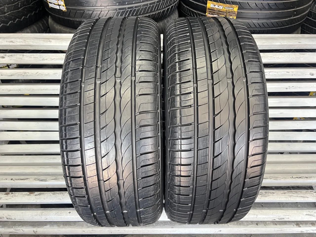 Par de Pneus 215/45/17 Pirelli R$849,00 / Pneu 215/45R17