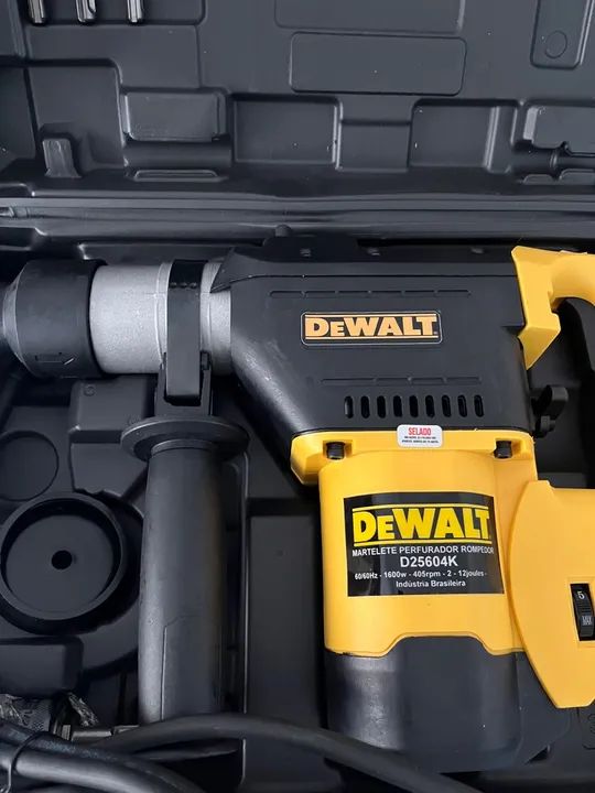 Martelo Perfurador Rompedor Dewalt D25604K - Foto 2