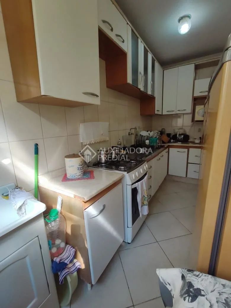 Apartamento reformado 2 dormitórios com estacionamento - Foto 5