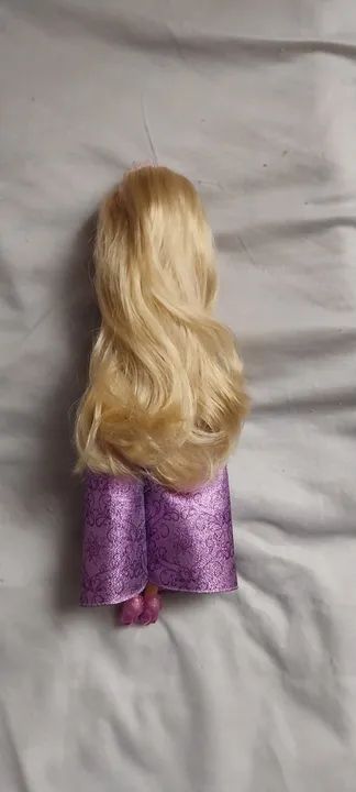 Boneca Princesa Disney Rapunzel Enrolados - Foto 4