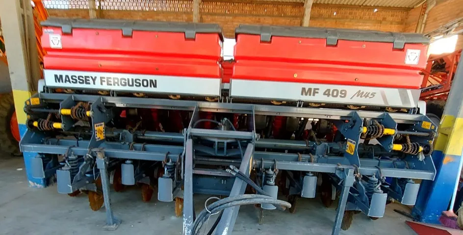 Plantadeira Massey Ferguson - MF 409 M45, 9 Linhas Pantografica. Fabricação 2015