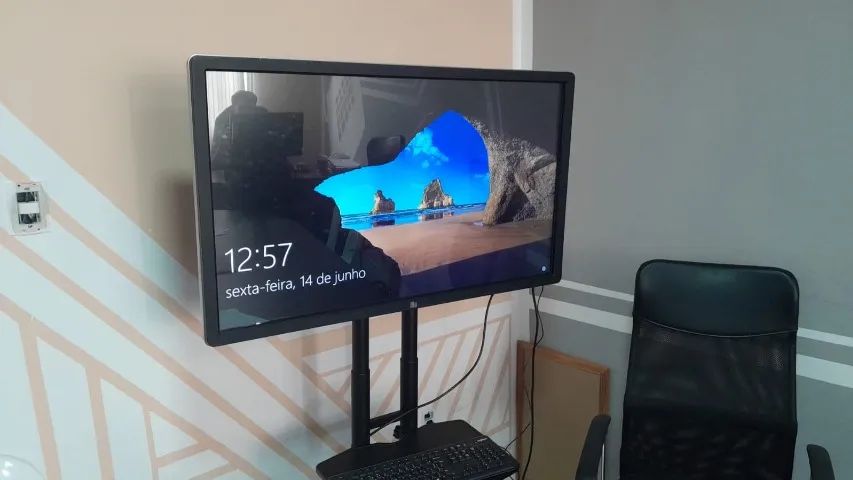 Vendo tela Touchscreen de Sinalização Digital 42" 4202L com modulo de computador