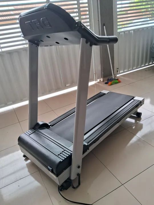 Esteira profissional trg(motor placa weg)bem novinha