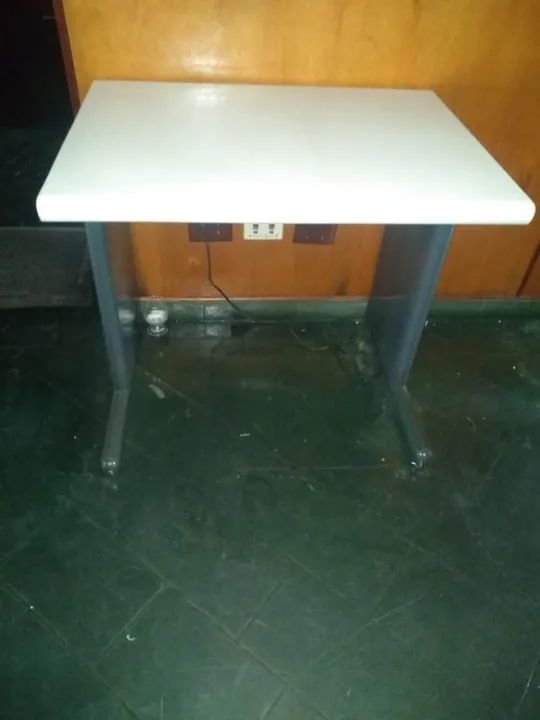 Mesa Escritório Reta com base em Metal - 80 x 60 x 72