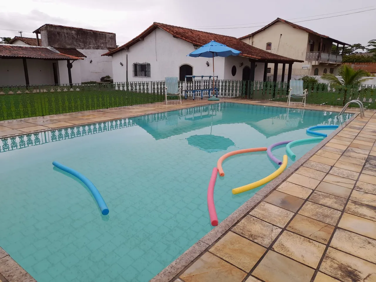 Casa por temporada com piscina na região dos lagos