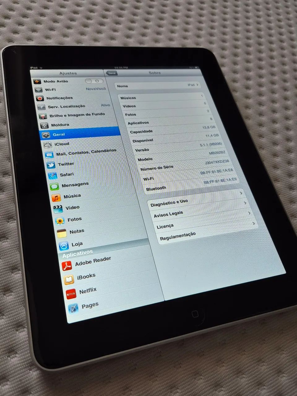 Apple IPad primeira geração funcionando Jailbreak e carregador