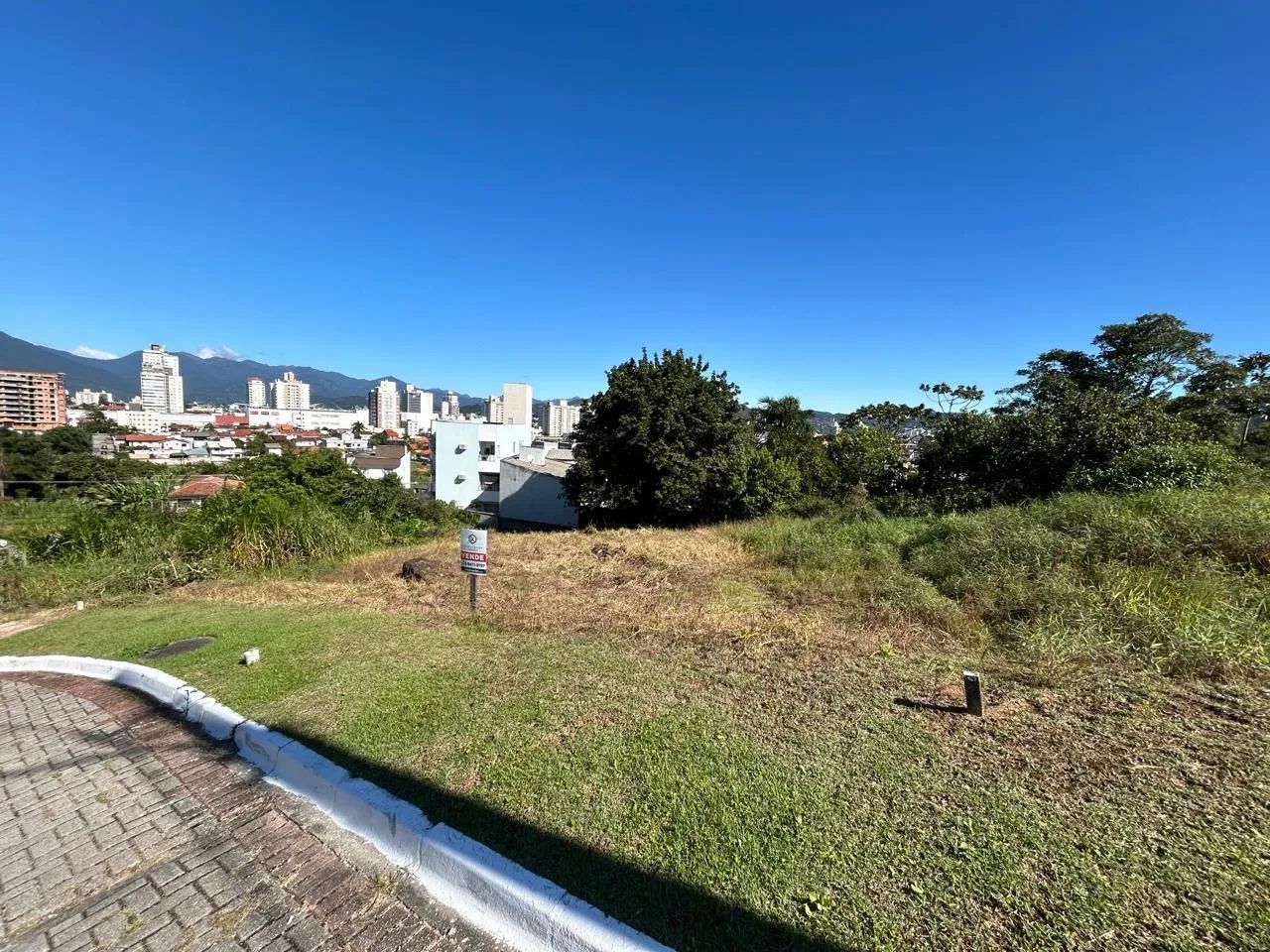 Terreno em condomínio fechado com vista para a cidade