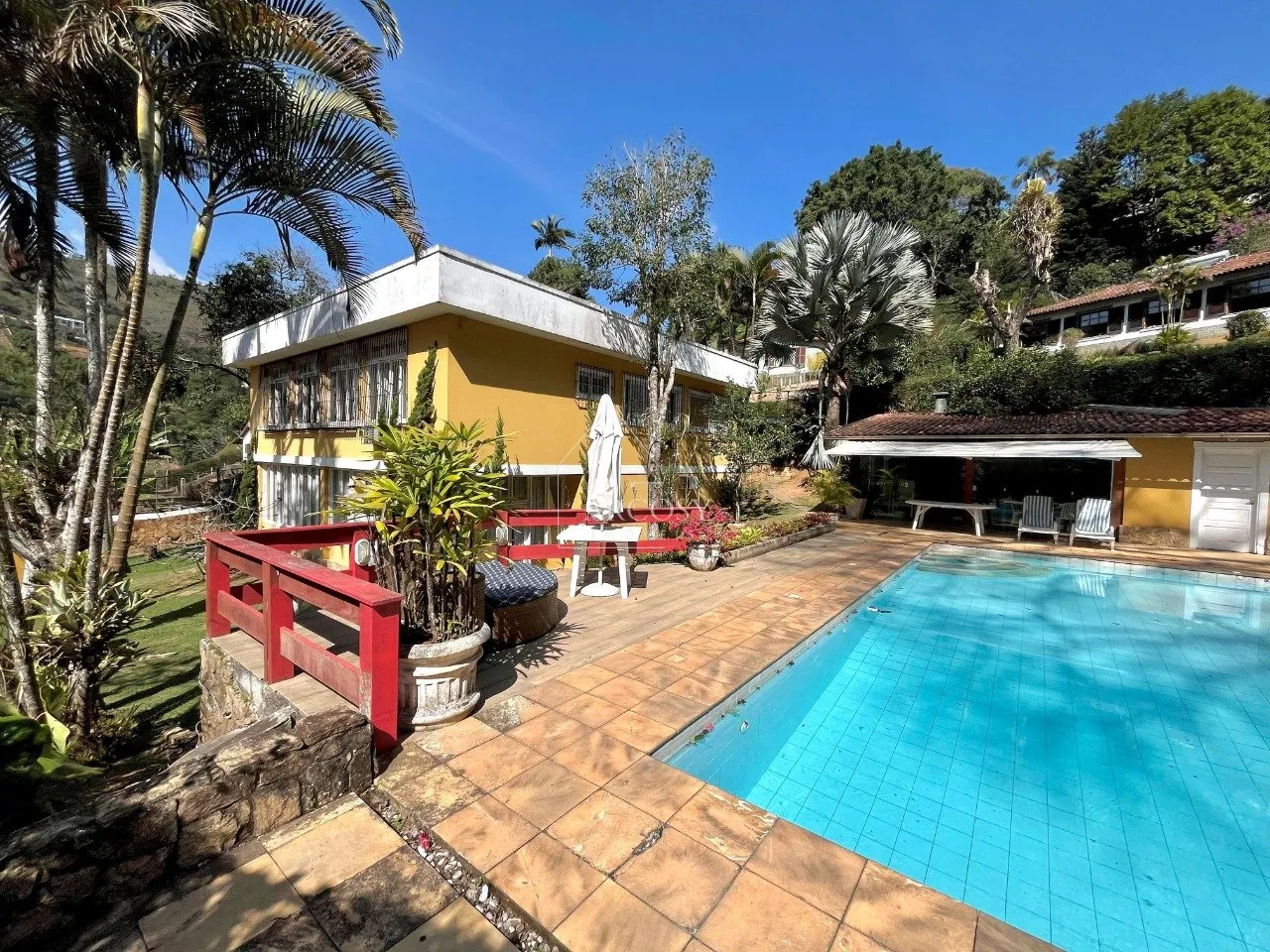 CASA EM CONDOMÍNIO EM ITAIPAVA - EM LOCAL PRIVILEGIADO! FÀCIL ACESSO A BR 040