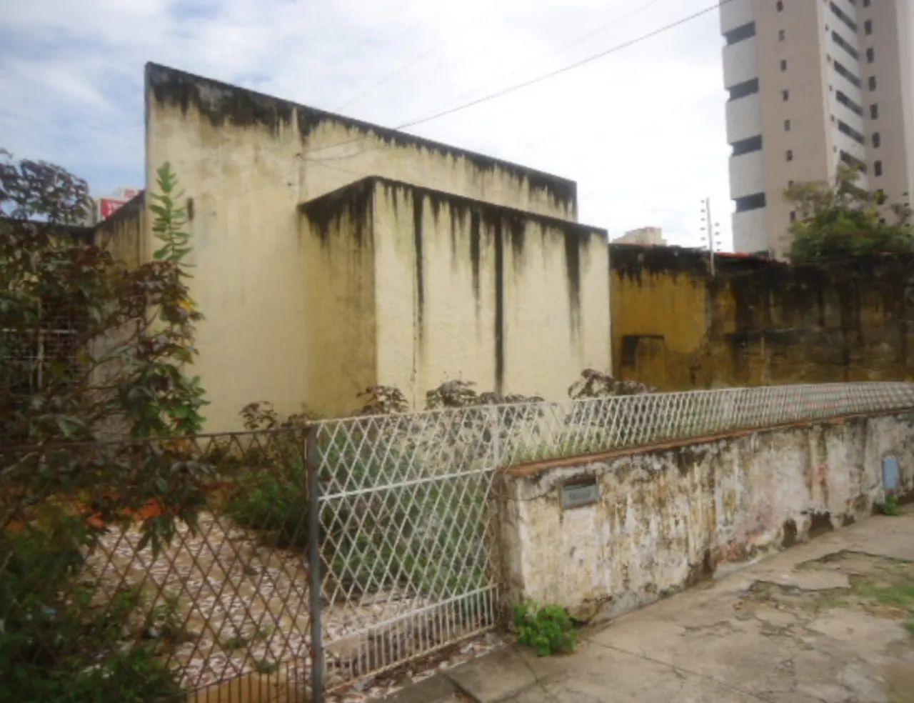 Casa com Terreno de 400 metros² para VENDA OU ALUGUEL - Foto 2