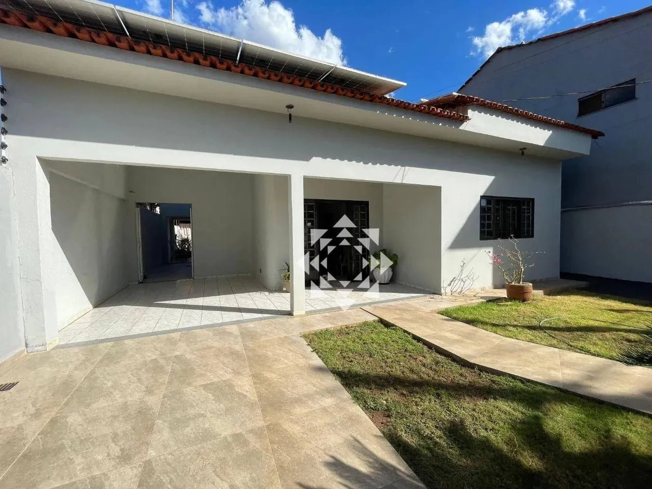 Ampla Casa com Edícula em Localização Privilegiada Conforto e Espaço para Toda a Família