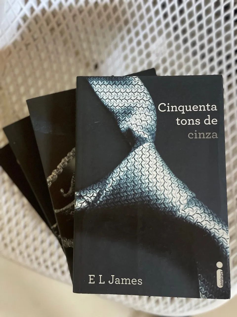 Livro - coleção 50 tons - impecável  - Foto 2