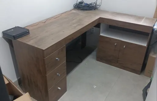 Mesa de Escritório em L de Madeira