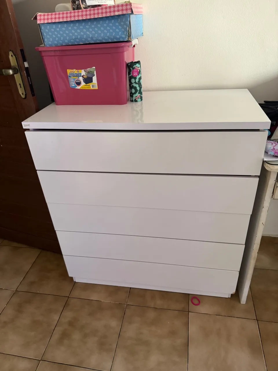 Cômoda bem conservada