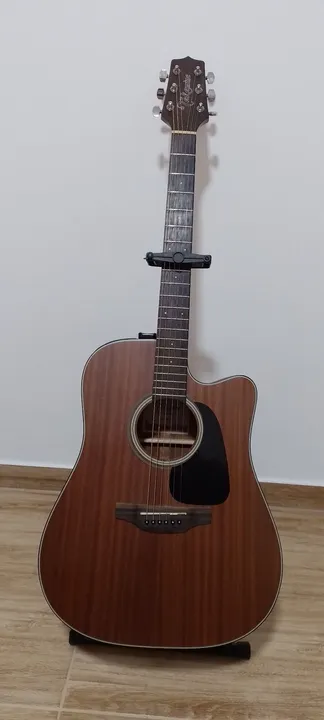 Vende-se violão takamine gd11.