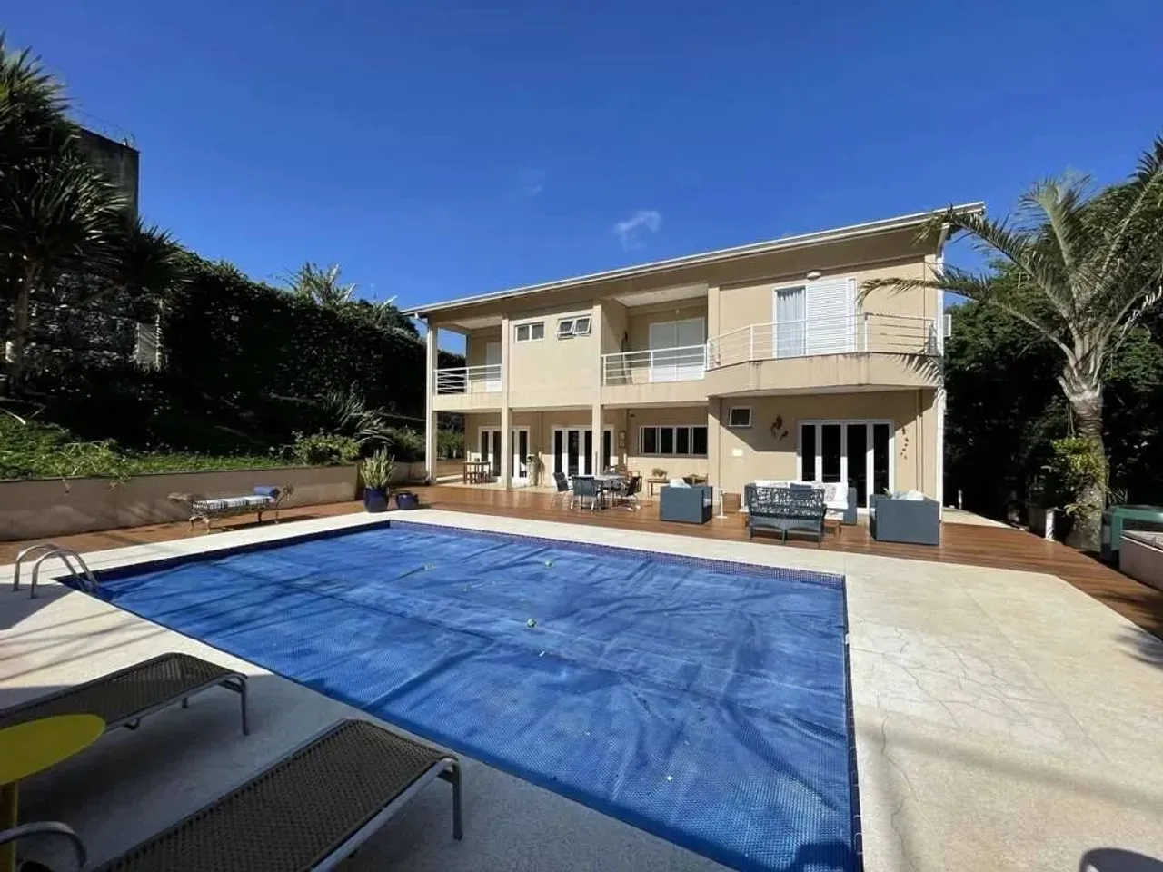 Casa Luxuosa para Venda na Granja Viana com 5 Suítes, Lazer Completo e Área Gourmet