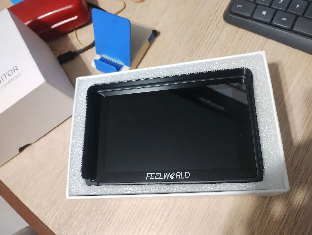 Monitor feel world F6 plus