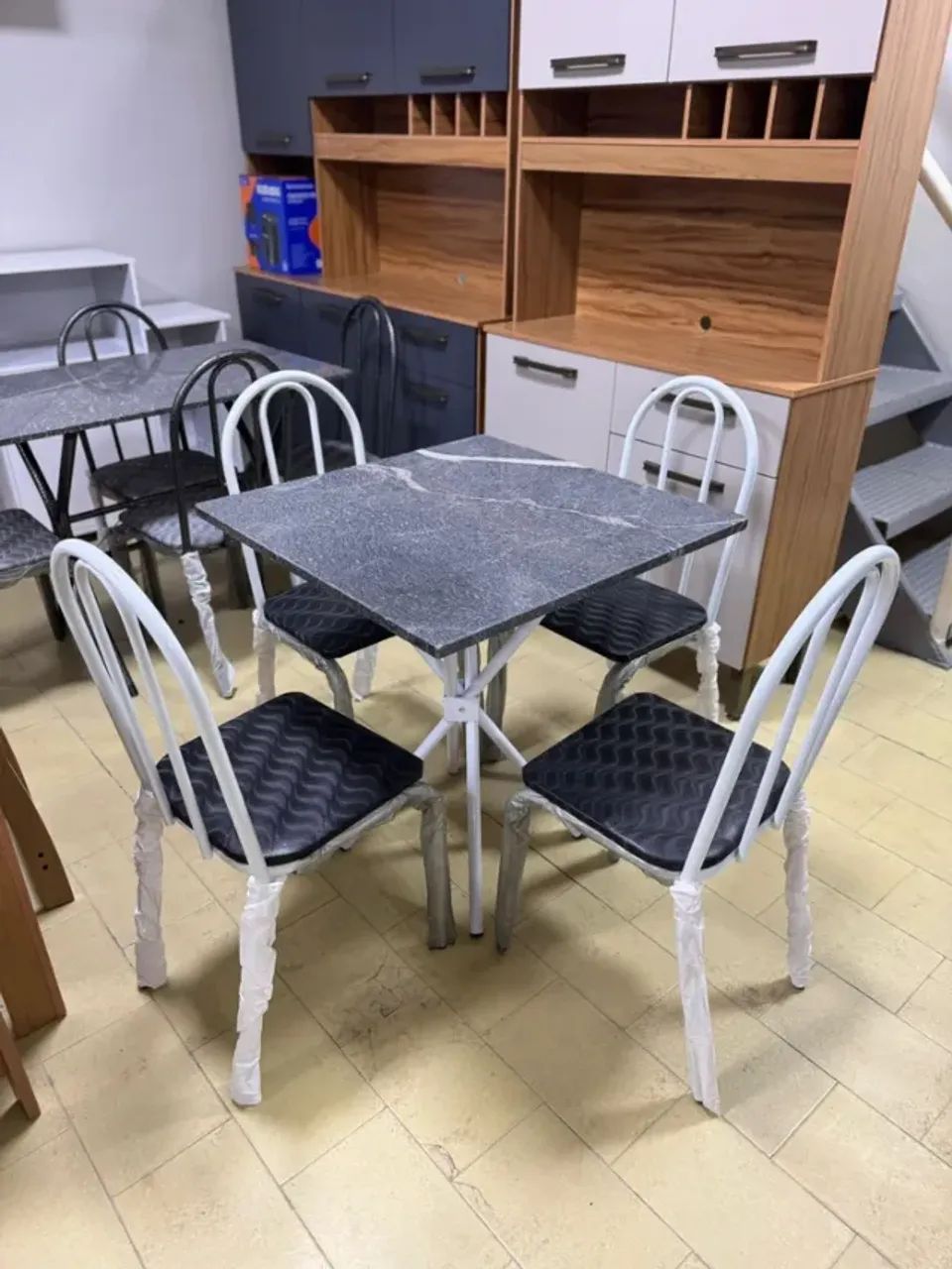Conjunto me Mesa Ubatuba c/ 4 Cadeiras Quadrada - Foto 2