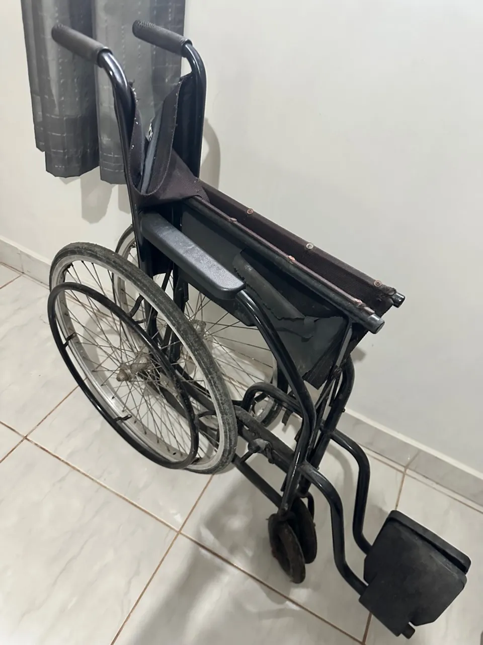 Cadeira de Rodas - Equipamento Hospitalar