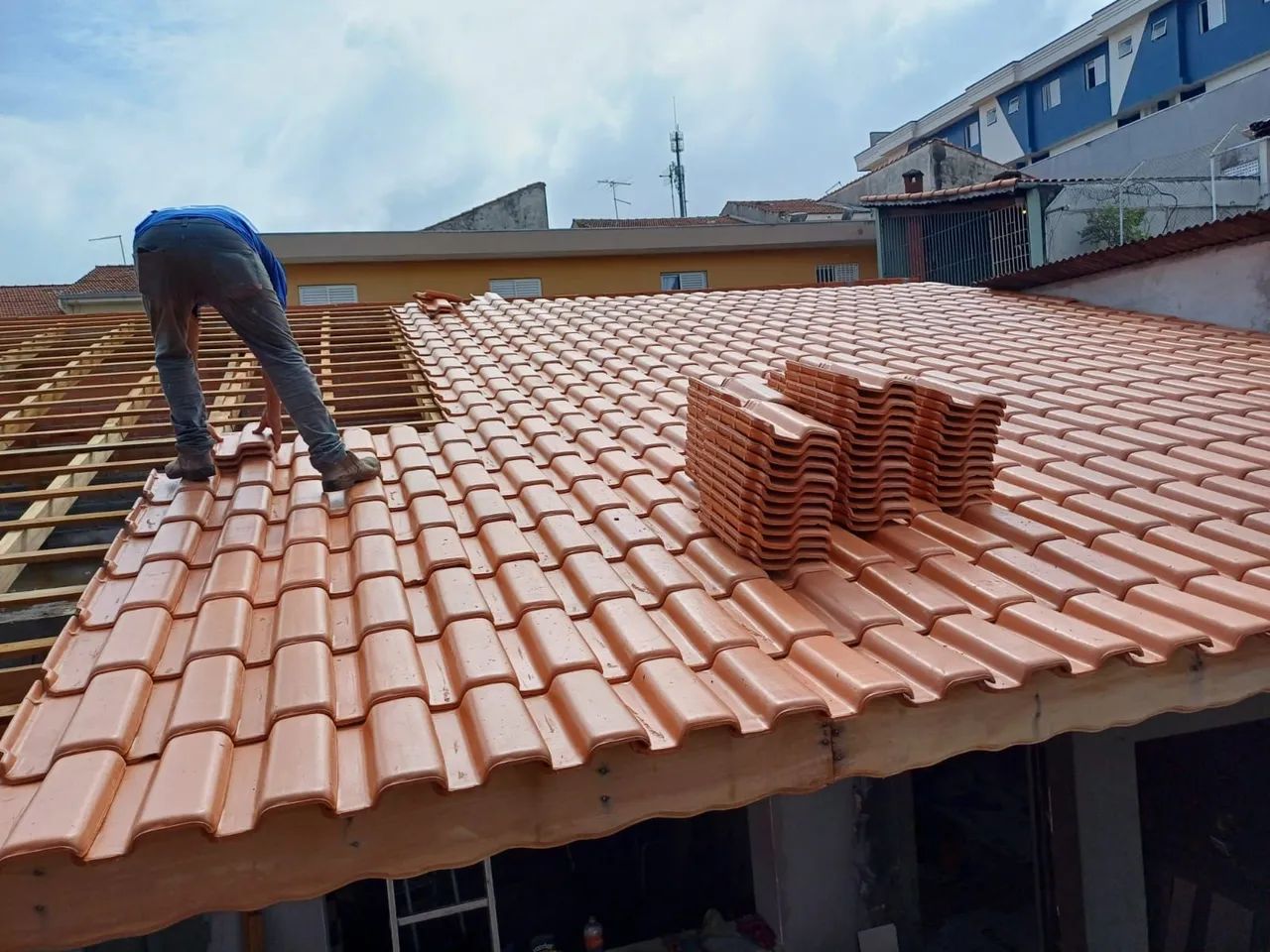 Telhadistas equipe profissional  - Foto 2